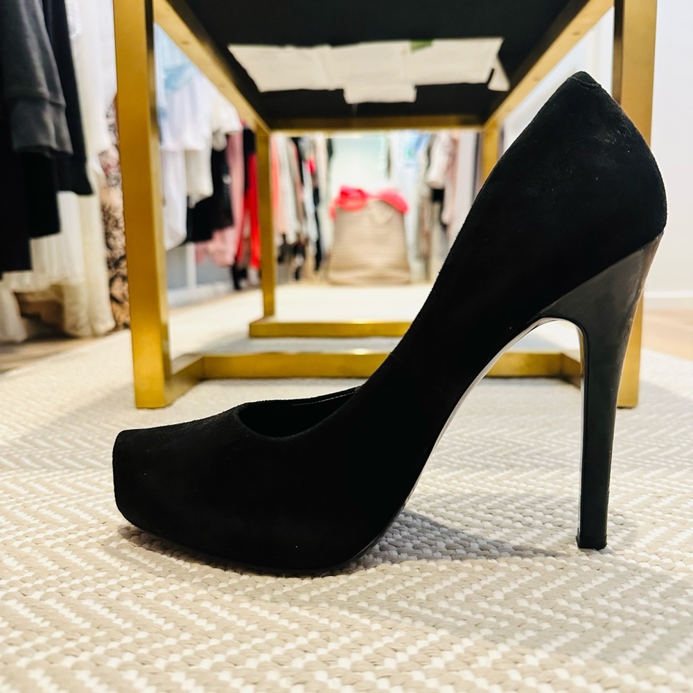 Jessica Simpson 5” suede pump with 1” platform